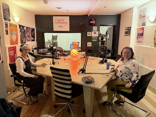 Photo du plateau de la radio avec Ewa